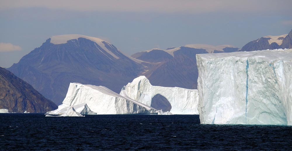 ICE Ice Berg Nappe Géographique Rocher sur l'eau 