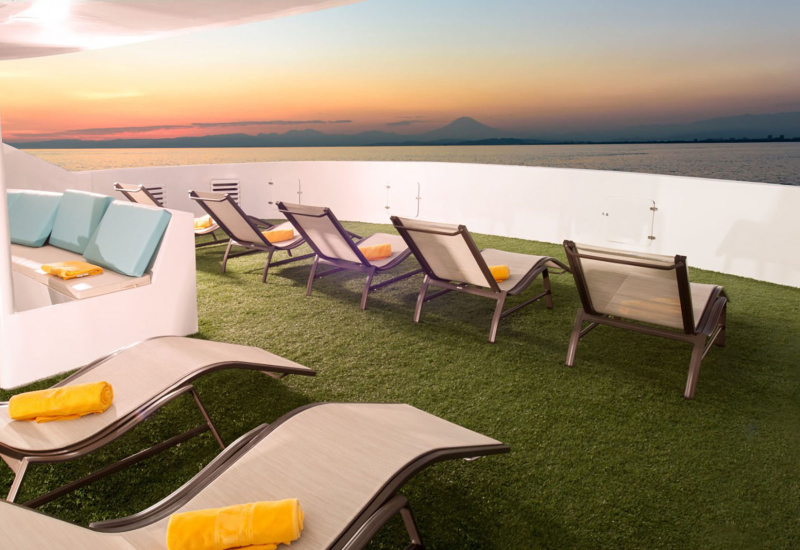 Le Sundeck est l'espace idéal pour admirer les merveilleux paysages des Galapagos