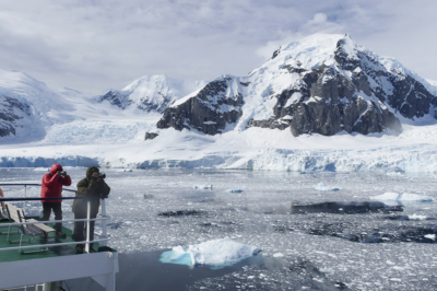 Croisière dans le détroit de gerlache en Antarctique banquise