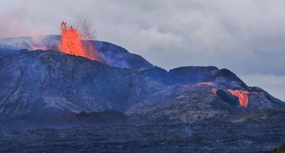 Coulée de lave volcan