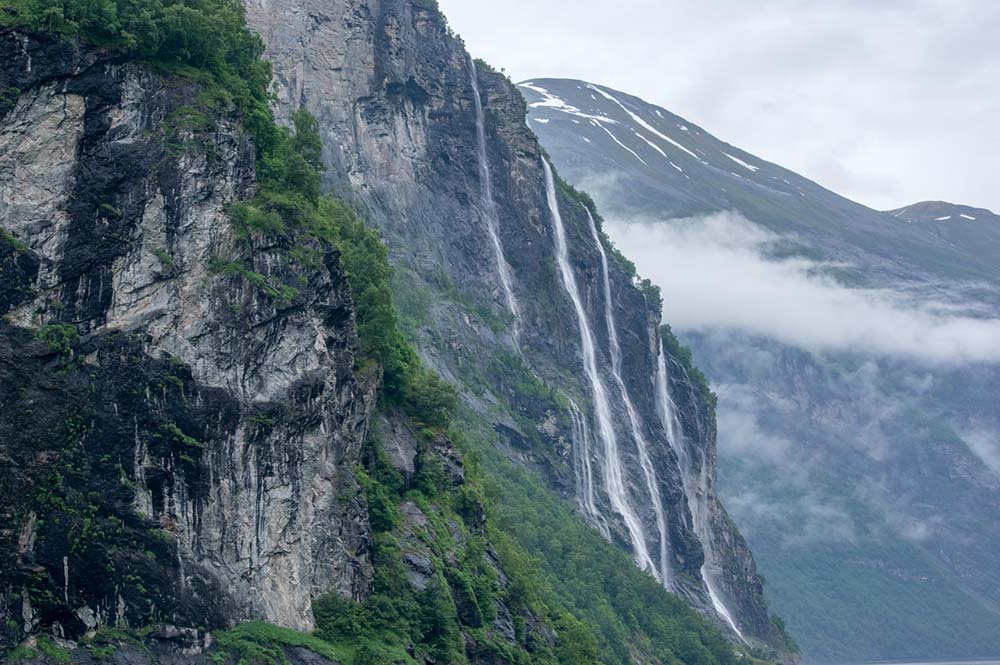 Cosmic Timetraveler Photo - Cascade des Sept Soeurs