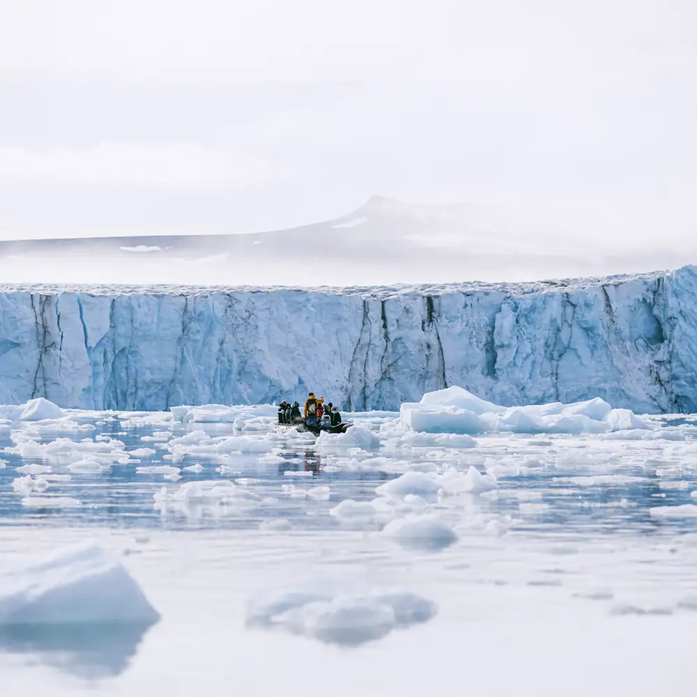 Zodiac et Glacier - ©Adrien Bernard - Grands Espaces