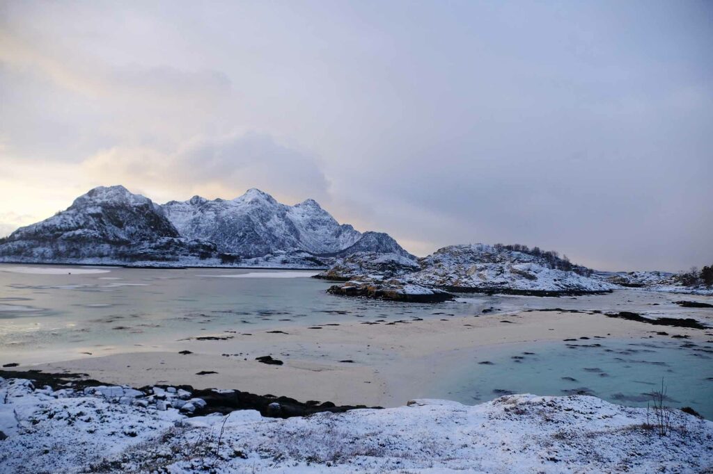 Plage de sable de corail Lofoten Norvège