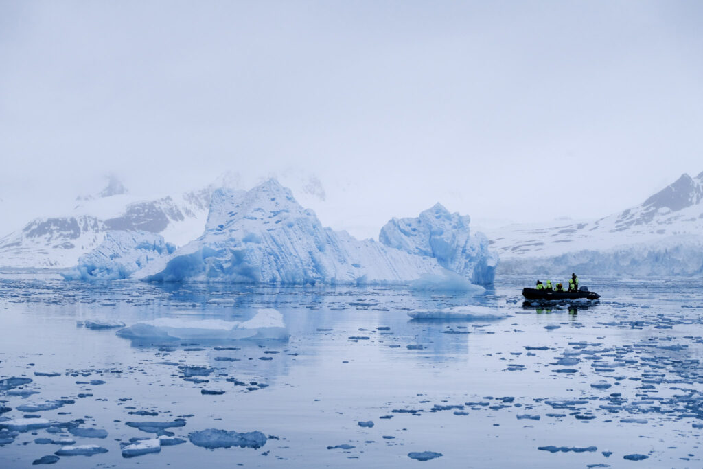 Zodiac Iceberg Spitzberg
